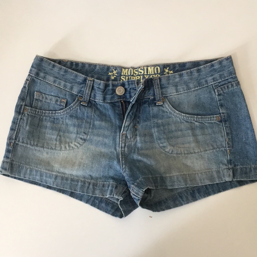 SALE! 🌿 Light wash denim shorts